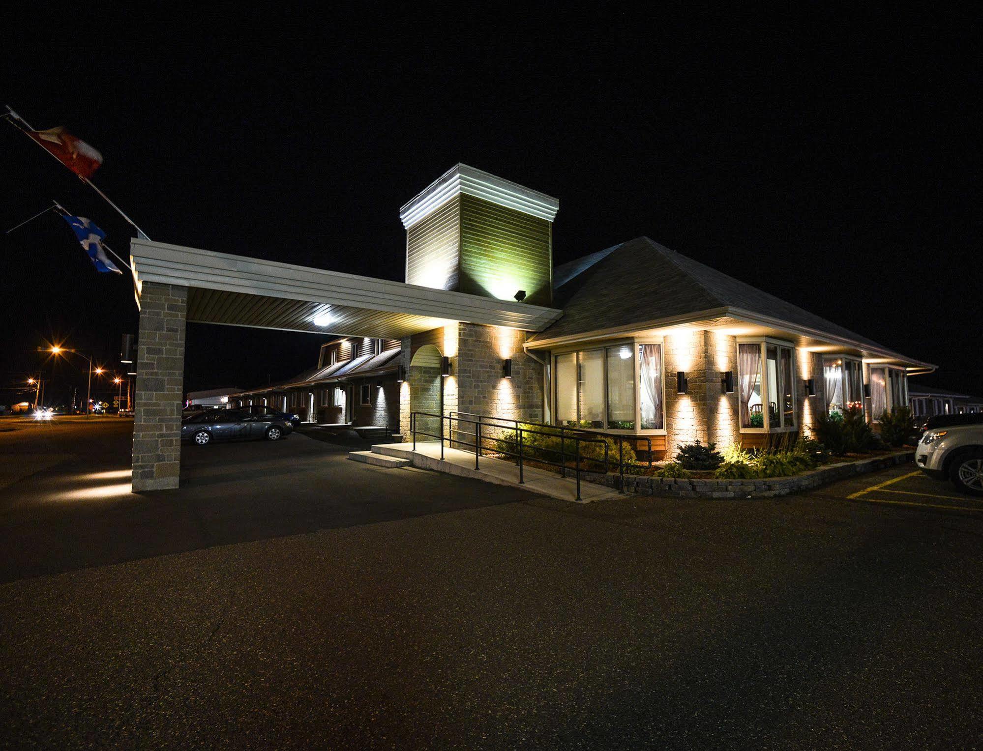 Hotel Motel La Vigie Matane Exterior foto
